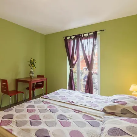 Cozy In With Kitchen Apartamento Ližnjan